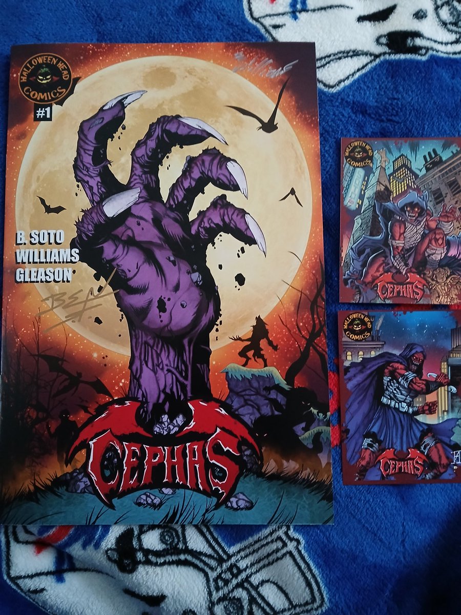 KidVermin94's tweet image. Hells yeah, it has arrived!! Cephas from @vehementstudios!! Ben was kind enough to send out the digital copies but I am old school and waited for this beauty. We'll talk about it on #CGSuburbs. #Comicsgate #Cephas #HalloweenHeadComics