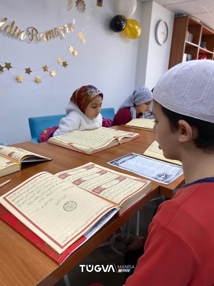 📍TÜGVA Manisa Ortaokul Vakıf Okulu

📖 Kur’an sesleriyle gönüller huzur buluyor…
Mukabele halkamızda öğrencilerimiz Ramazan’ın bereketini yaşıyor.
🤲 Rabbimiz, Kur’an’la büyüyen nesiller nasip etsin.