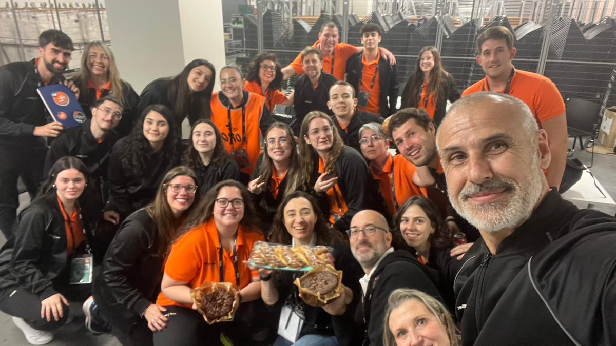 Siguiendo la tradición de uno de nuestros entrevistadores, hoy es VIERNES de MERENDOLA 😍😍