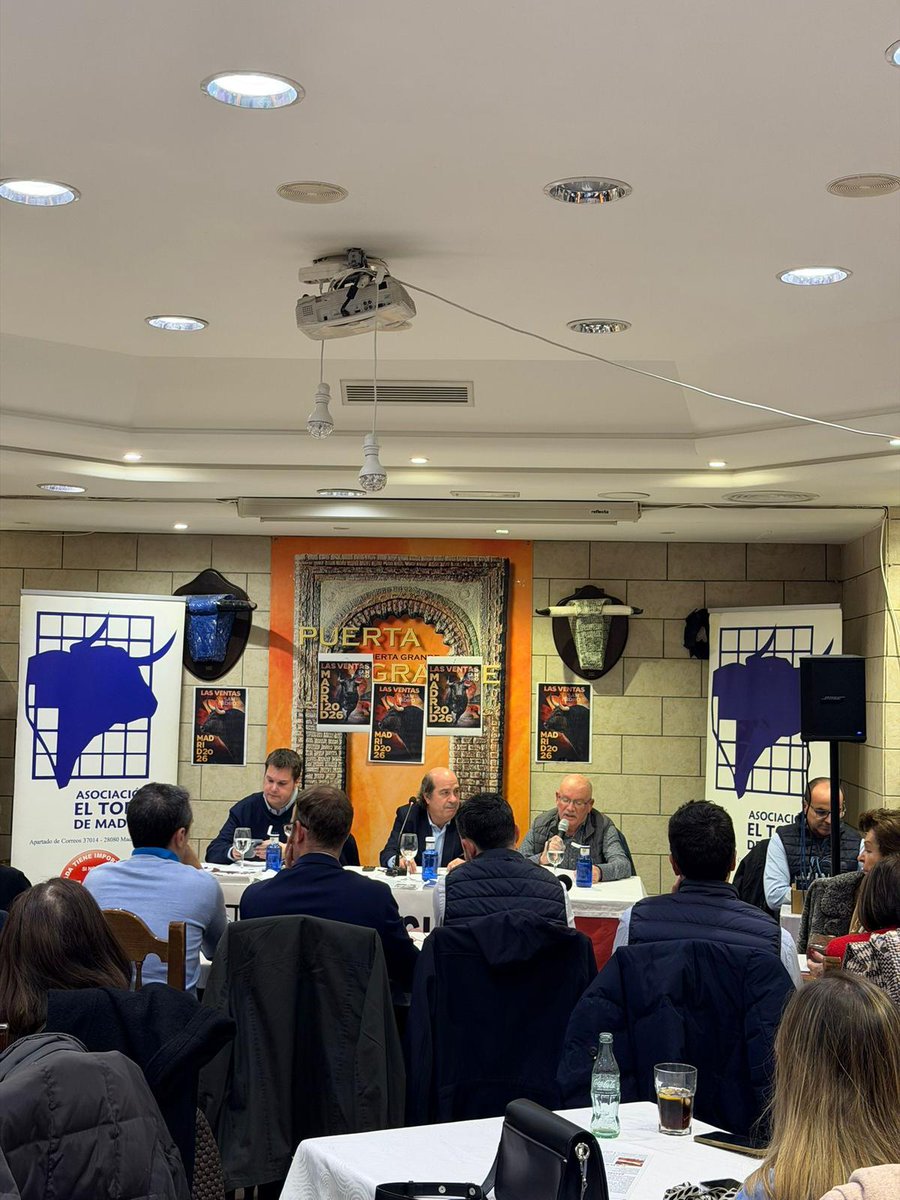 En la tertulia de nuestros amigos de la <a href="/ATorodeMadrid/">Asoc. El Toro de Madrid</a> con Antonio Morales, ganadero de Partido de Resina.