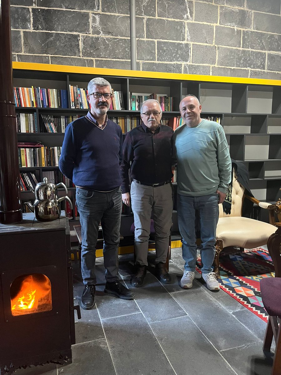 Seyitokty's tweet photo. Amed'de Yazar Şeyhmus Diken'e konuk olduk.Yazar Muharrem Erbey ile. https://t.co/3y4l2QFXSK