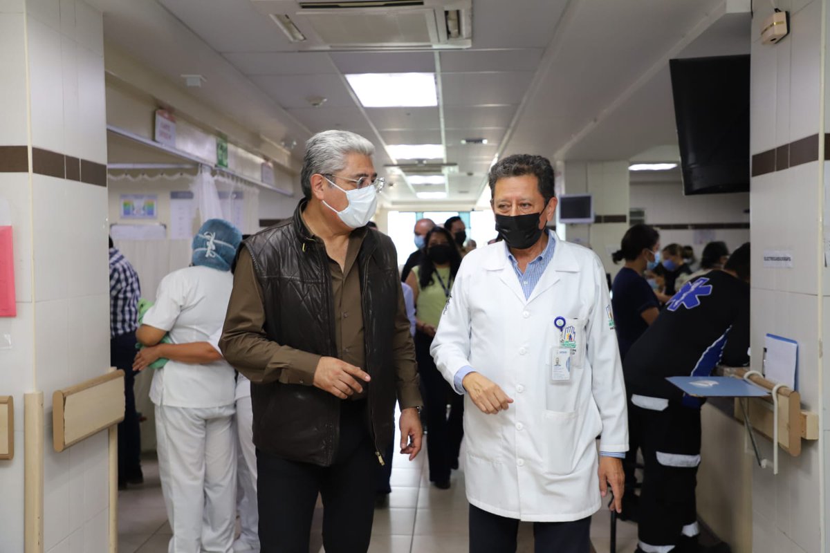 HGSF_IESS's tweet photo. 📢 #IESSteInforma | ¡Fortalecemos nuestra gestión para brindarte atención de calidad!

Recibimos la visita del Director Provincial de Pichincha quien recorrió varias áreas del Hospital para constatar la atención que brindamos a nuestros usuarios. https://t.co/xj7HmBWHW3