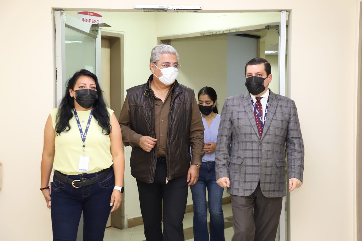 HGSF_IESS's tweet photo. 📢 #IESSteInforma | ¡Fortalecemos nuestra gestión para brindarte atención de calidad!

Recibimos la visita del Director Provincial de Pichincha quien recorrió varias áreas del Hospital para constatar la atención que brindamos a nuestros usuarios. https://t.co/xj7HmBWHW3