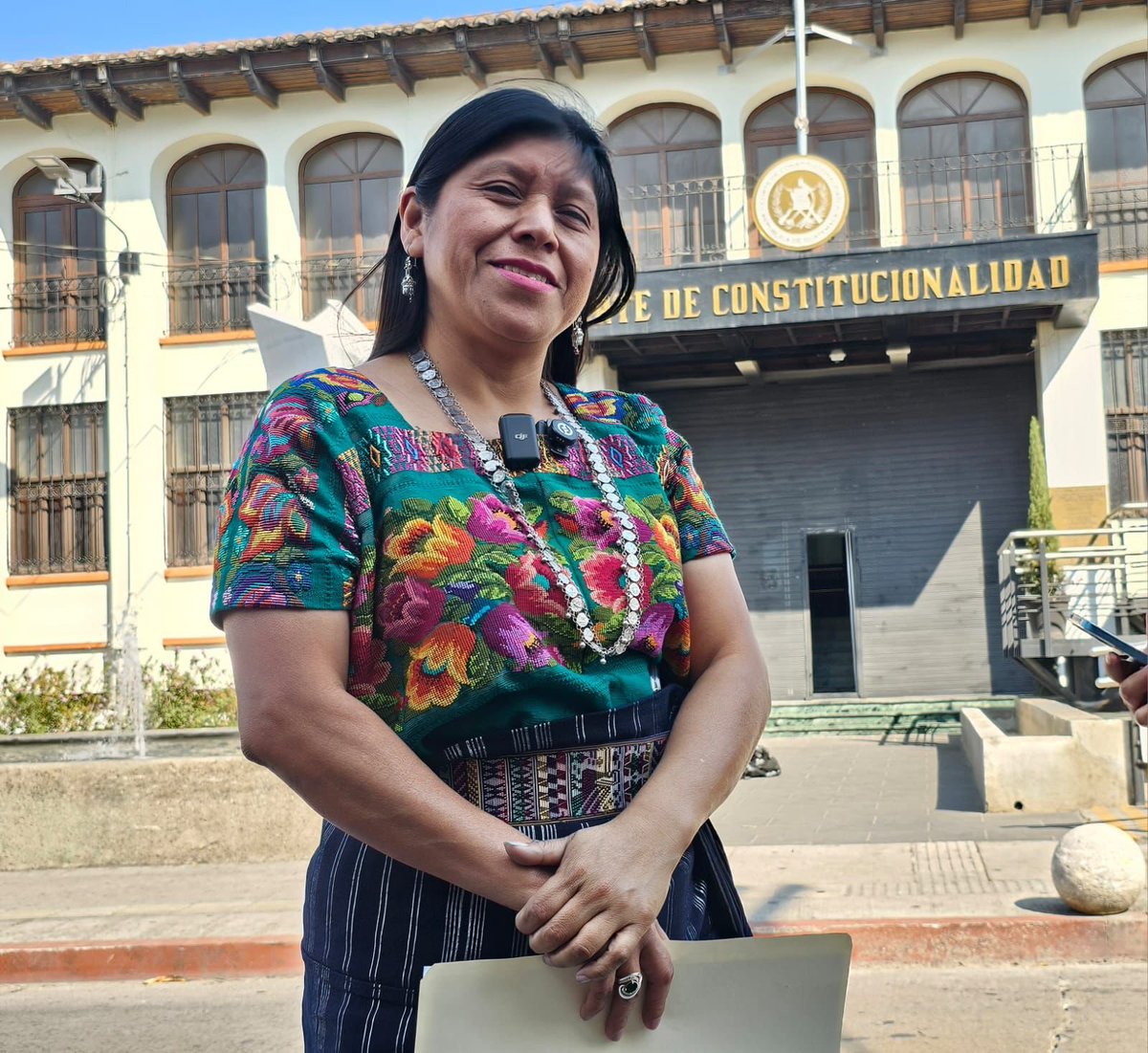 Factor4_GT's tweet photo. #URGENTE | Amparo ante la @CC_Guatemala  por elecciones en la #USAC

La diputada Sonia Gutiérrez Raguay (@SoniaGRaguay)  diputada del Congreso de la República de Guatemala, presentó una acción de #amparo ante la Corte de Constitucionalidad (CC) con el objetivo de garantizar la continuidad y legalidad del proceso de #elección en la Universidad de San Carlos de Guatemala (#USAC).

📌 ¿Qué implica este amparo?

- Según el documento, la acción busca que la CC intervenga para:

- Proteger el derecho a elegir y ser electo dentro del proceso universitario.

- Garantizar que el Consejo Superior Universitario (CSU) cumpla con sus obligaciones legales.

- Evitar bloqueos, suspensiones o decisiones administrativas que puedan obstaculizar la integración del cuerpo electoral.