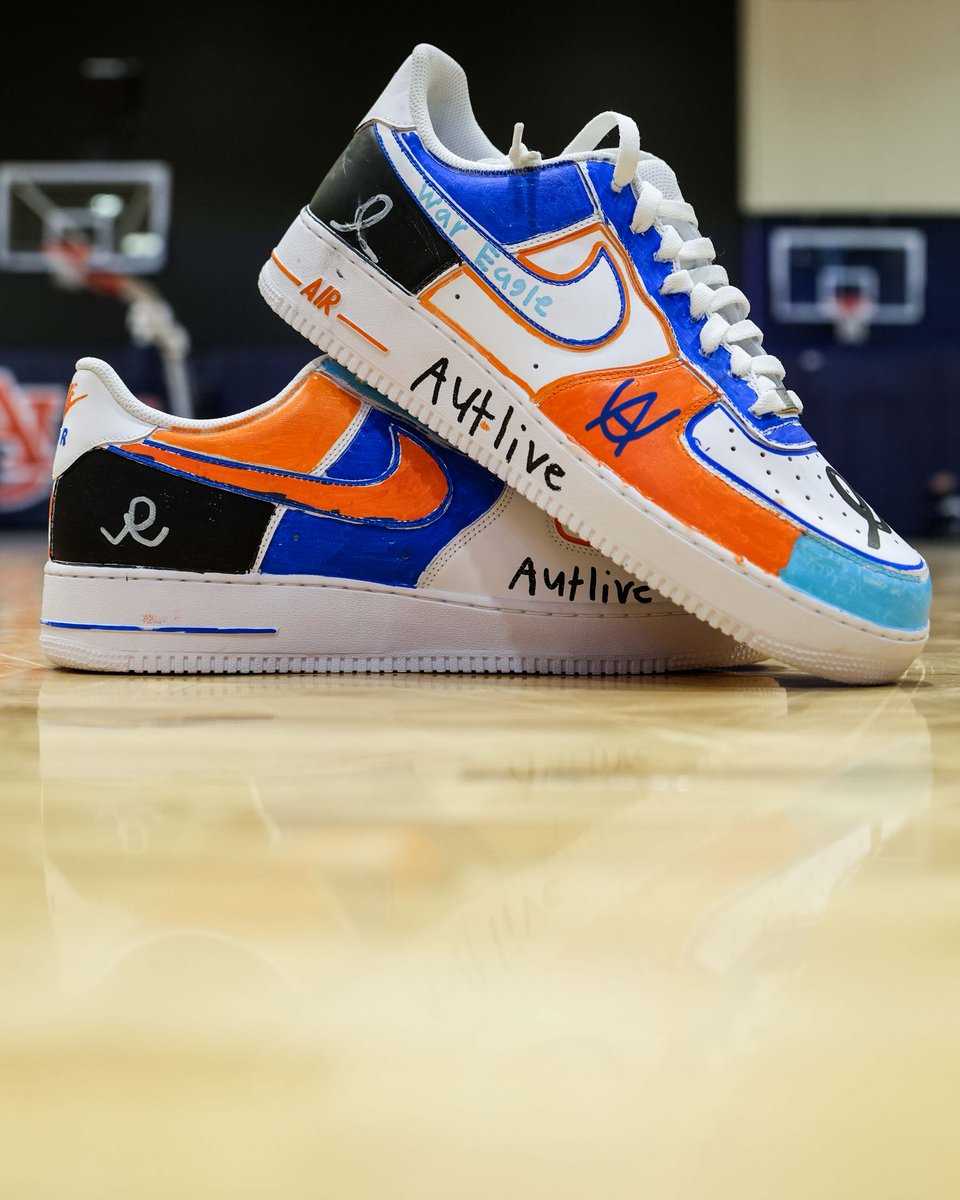 AuburnMBB's tweet photo. Our staff will be rocking some custom kicks made by our friends at @ChildrensAL for the @AuburnAUTLIVE game versus UK 💙🧡 https://t.co/koqfK50nai