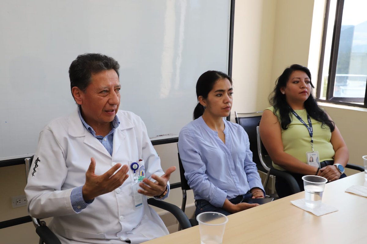 HGSF_IESS's tweet photo. Durante la jornada se reunió con autoridades de esta casa de salud para fortalecer acciones y estrategias que mejoren nuestros servicios. 💙 https://t.co/MBh7bTQGQF