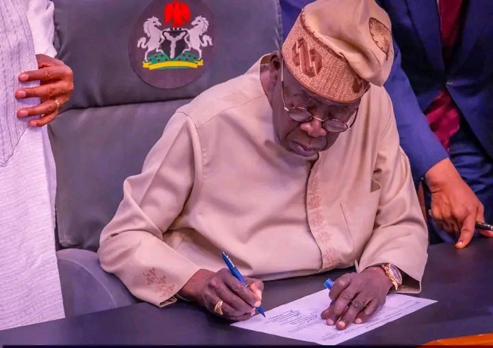 Pharmacio001's tweet photo. “On the morning of May 29th, 2023:

• $1 = N460
• 1 liter of fuel = N197
• 1 kg of gas = N570
• 1 crate of eggs = N2,500
• 1 bag of pure water = N150

Tinubu 3 years in office:

After subsidy removal 
Naira devaluation 
Taxes upon taxes 
Higher NEPA tariff to band A B C D
Higher income tax 

 Then;
• $1 = N1,400
• 1 liter of fuel = N890
• 1 kg of gas = N1,200
• 1 crate of eggs = N6,000
• 1 bag of pure water = N400

Relax, Tinubu is not fixing anything, he's even destroying everything. Na you no just get sense to think something good would come from this man.

~ Anas Yunus