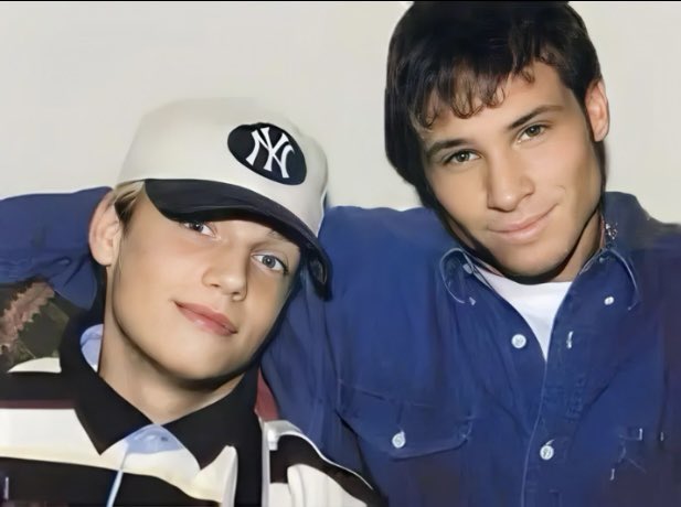 pineappleblues2's tweet photo. #FrickandFrack
Nick Carter
Brian Littrell
Backstreet Boys https://t.co/LoXYddSPcy