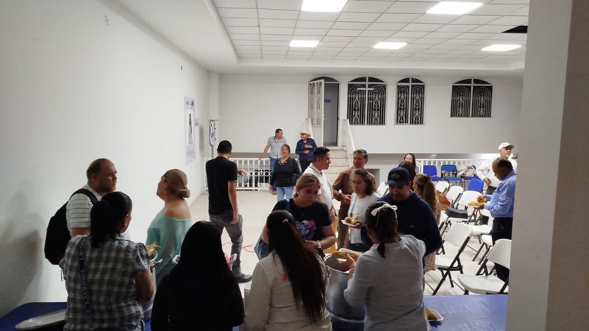 Esther Mandujano tweet media