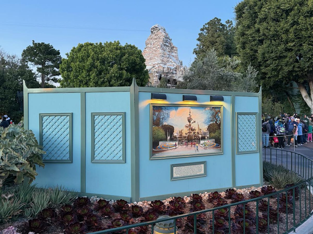 During the Q&amp;A portion, Mazloum was asked about the infamous wall in Tomorrowland. He said the resort is evaluating both short-term and long-term solutions that would also align with future master planning efforts. No specifics, but *maybe* some hope?

scottgustin.substack.com/p/thriving-for…