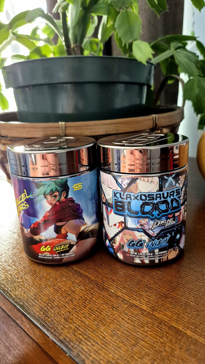 My <a href="/GamerSupps/">Gamer Supps®</a> order arrived and ya boi is happyyyyyy! While Inc3l Tears is a personal favourite, I decided to give Klaxosaur's Blood a shot this time! I'm a huge fan - the mix of watermelon and kiwi is excellent. Not too sweet or artificial-tasting! 👌🏻