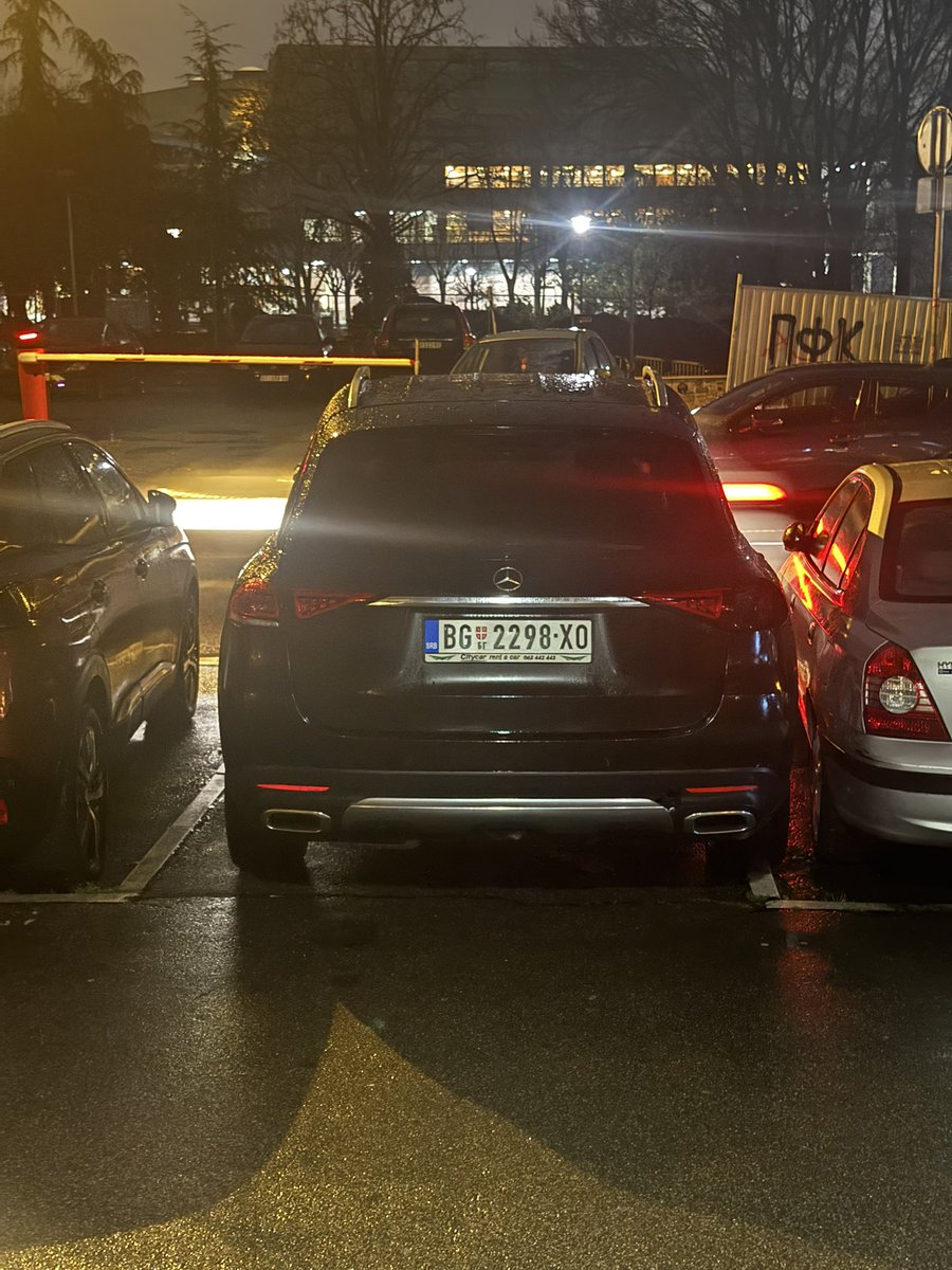 palemajmune's tweet photo. @prijavi_problem Krusedolska 3, nije parking mesto https://t.co/A1SrtMvkQn