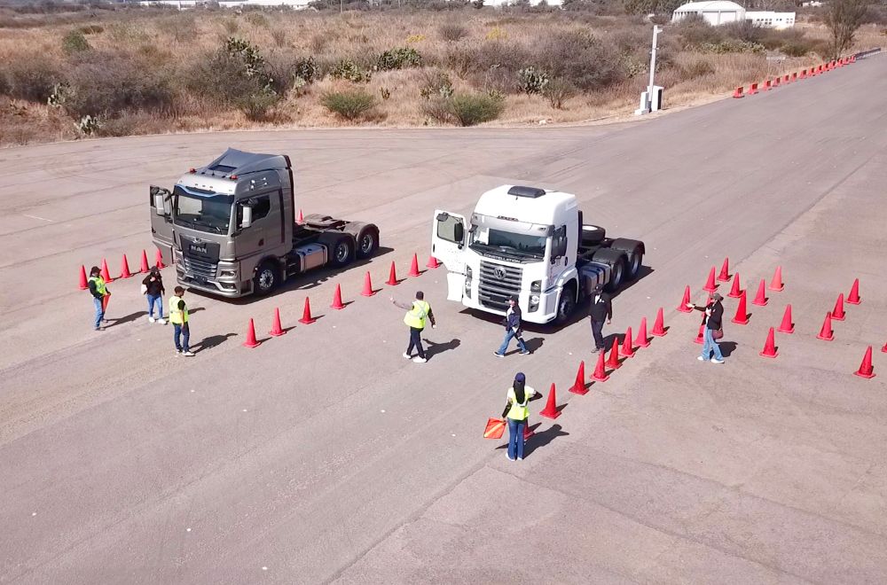 trucker_la's tweet photo. Volkswagen Truck &amp; Bus México reunió a más de 150 vendedores de su Red de Concesionarios a nivel nacional en el “Encuentro de Gigantes”. 
@Gio_JS  @VWMANTruckBus 
Nota: 
https://t.co/Qm8mDnXuBT https://t.co/uiKcEdBMXH