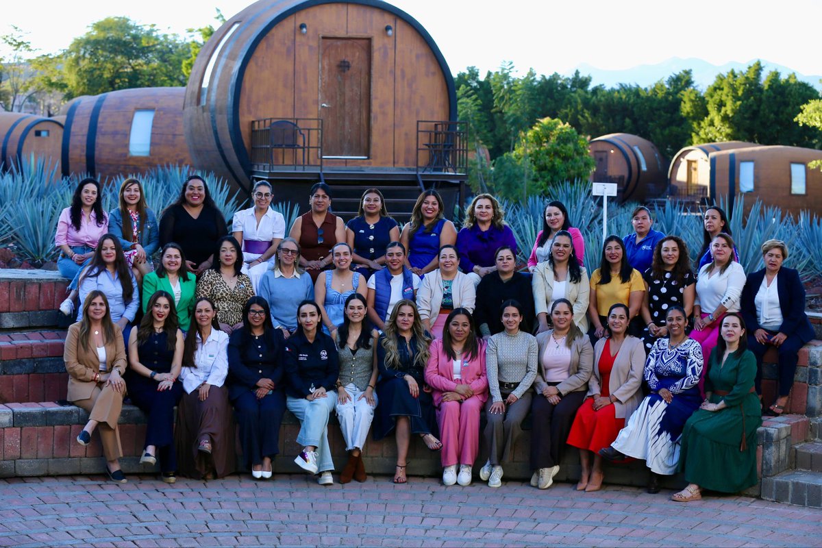 Esta semana nos reunimos mujeres de todo el país, en una jornada de trabajo encabezada por nuestra Secretaria Nacional <a href="/adrixaguilar/">Adriana Aguilar</a>.

Revisamos la agenda 2026 para seguir incidiendo con visión, estrategia y unidad.

Las #MujeresDeAcción estamos listas para lo que viene. 💪🏼✨