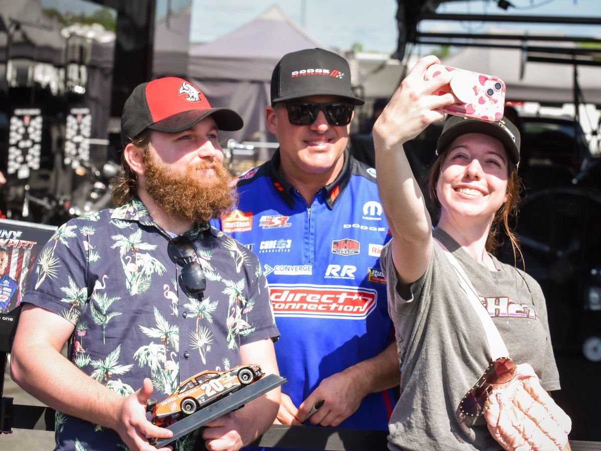 zMAX Dragway tweet media