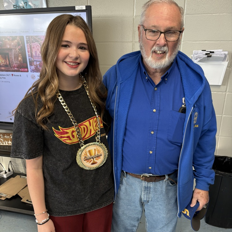 ⭐️Champion Chain Friday in action!⭐️ Today, we recognize Kennedie Underwood, Lawson Wright, and Emma Hale! These students are known for sunny dispositions, willingness to help others, and commitments to Warrior activities and sports. We are so proud of you! #tww 💙💛 #GOW26