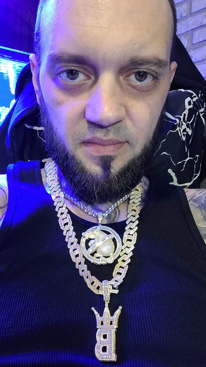 Heavy links. Royal presence. 👑💎 Layered Cuban chains with a crowned initial pendant — because bosses don’t blend in. Own your letter. Own your legacy.

#HipHopBling #CubanLink #CustomPendant #InitialPendant #CrownPendant #IcedOut #MensFashion #LuxuryChains #BossStyle #BlingGame