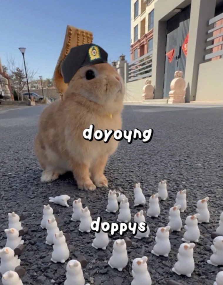 จั้นคิดถึงหัวหน้าแก๊งกระต่ายทิสุดเยยย ㅜㅜ วันนั้นยังใส่ที่คาดหัวกระต่ายอยุ่เลย แต่ตอนนี้ใส่หมวกทหารแล้ว ! 🐰🪖