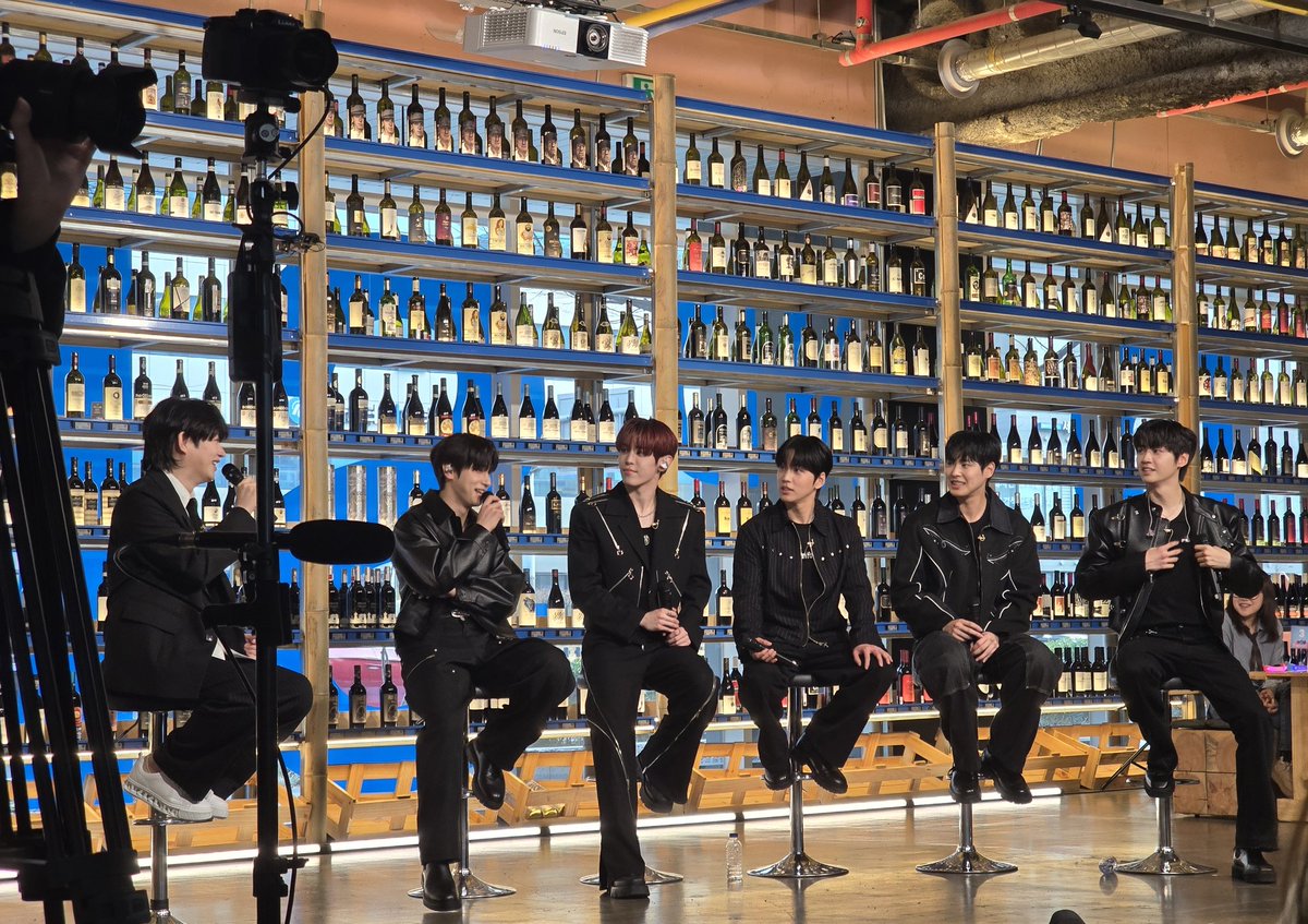loveyahoS2's tweet photo. 추카추카추>_< 우리 겨리겨리 오랜만💕 https://t.co/U9z0VLEQ0y