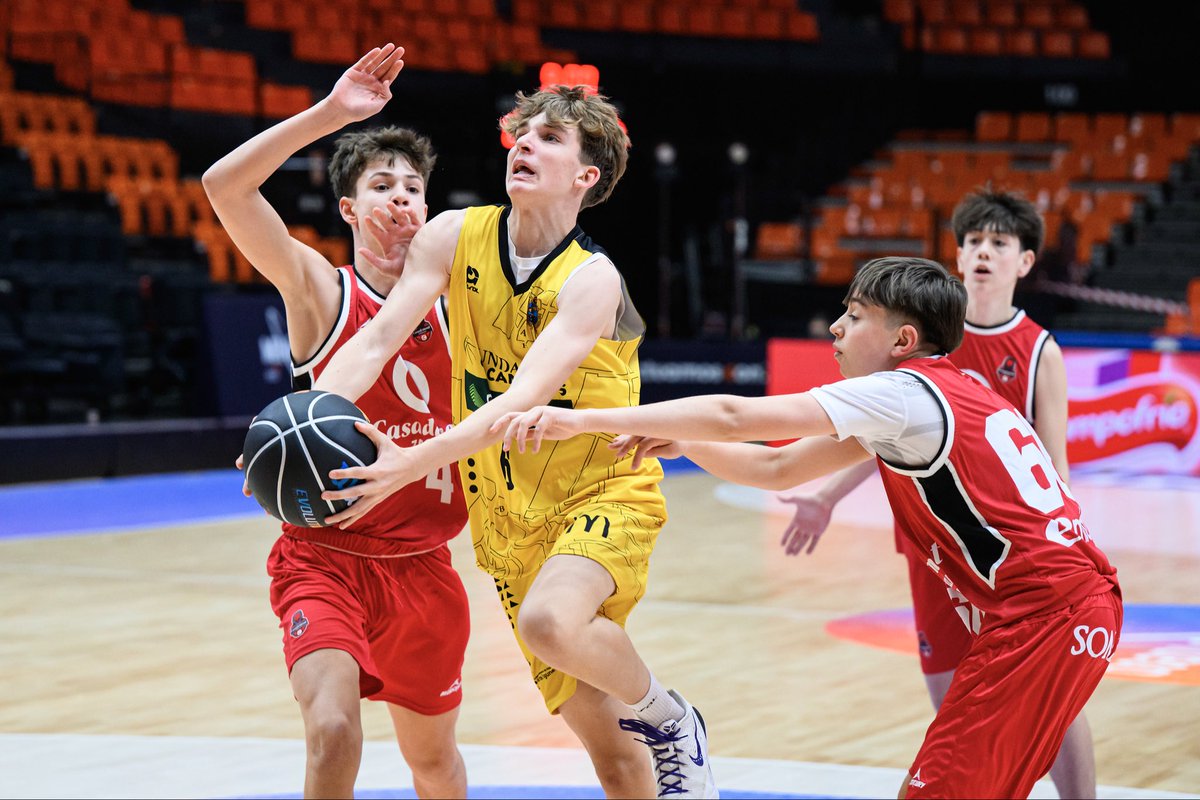 CB1939Canarias's tweet photo. BASE | ¡Victoria de los pibes! 👏 El infantil @cajasiete @FundacionCBC se impone al @fund_BZ y jugará por el 5º puesto de la #MinicopaEndesa 🏀

✅ 85-65  

Estadísticas 👉  https://t.co/hQuR0DeXMh

💪 ¡A por el último, EQUIPO! 👇

🗓️ Mañana (15:00 h.c.)
🆚 @unicajaCB
💻 Streaming ➡️  https://t.co/fpWJo3Uz9z
📺 @DAZN_ES
