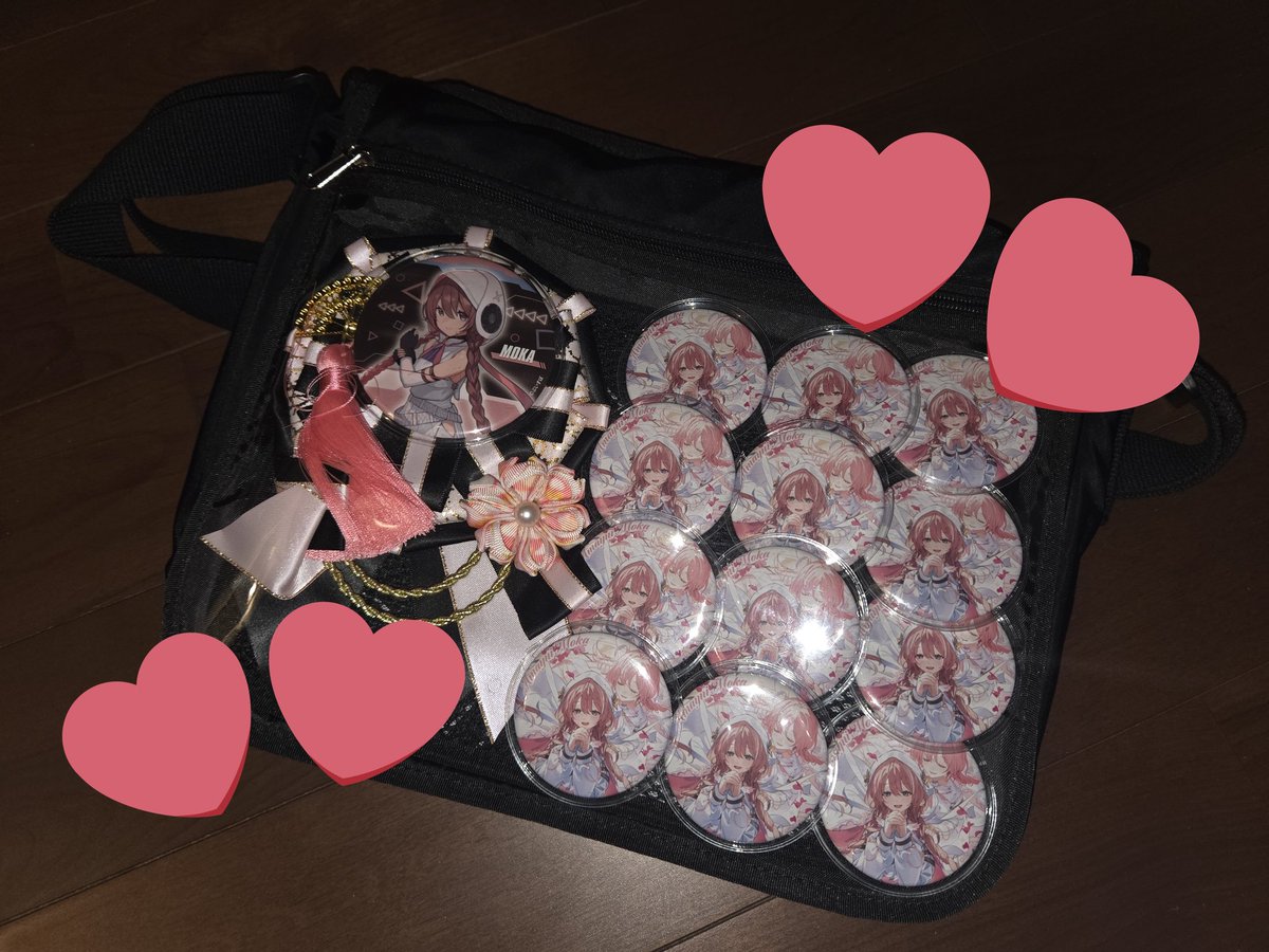 もかちゃんの一周年記念缶バッジが無事に届いたので、痛バッグ作ってみ