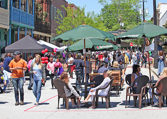 OldeTownConyers's tweet photo. 🌸 Taste of Spring Festival is blooming in Olde Town on May 2 at 10 AM!
We’re now accepting arts &amp; crafts vendors, nonprofits, food vendors, and sponsors.
Apply by March 31 at https://t.co/oIUWgBkMOn

#OldeTownConyers #TasteOfSpring #ConyersGA https://t.co/XuznKvjZas