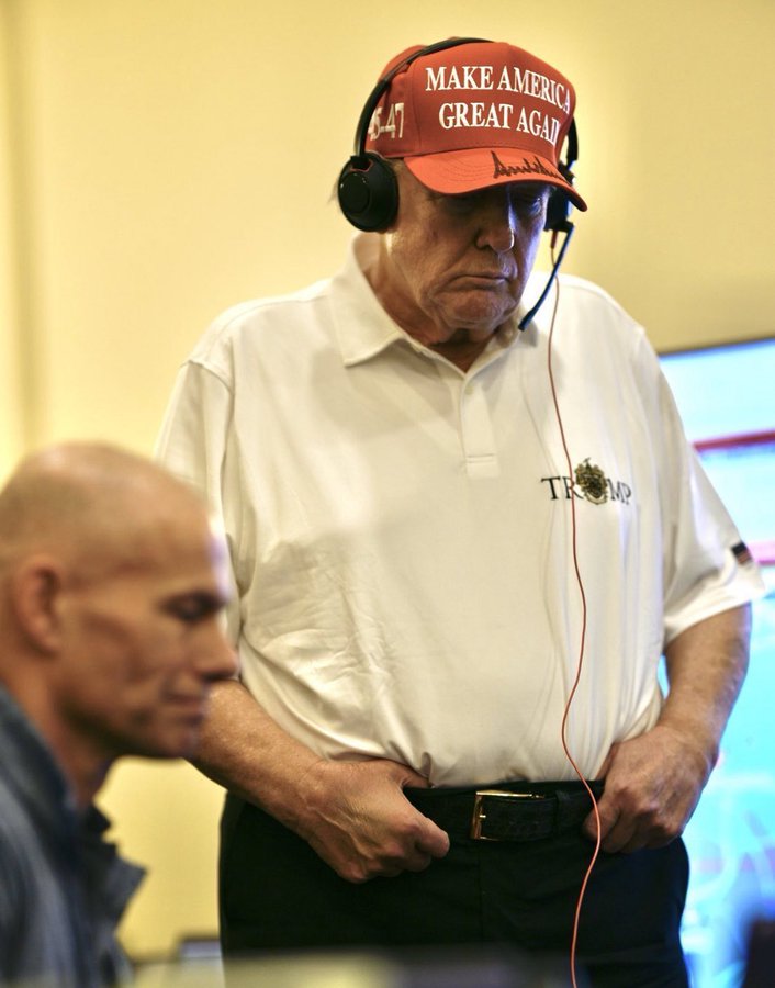 <a href="/WatcherGuru/">Watcher.Guru</a> "Put tariffs on the supreme court."