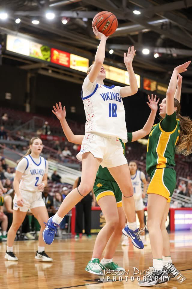 jasonduchow's tweet photo. 6A Idaho State Basketball Final: Coeur d'Alene 61 Borah 59

This game was sponsored by Jeremy Wallis - @SunflowerBank, as a sponsored game the final gallery will include unlimited FREE digital downloads.  Thank you Jeremy, and Sunflower Bank for your support of the Vikings! https://t.co/GJdM3YmnEh