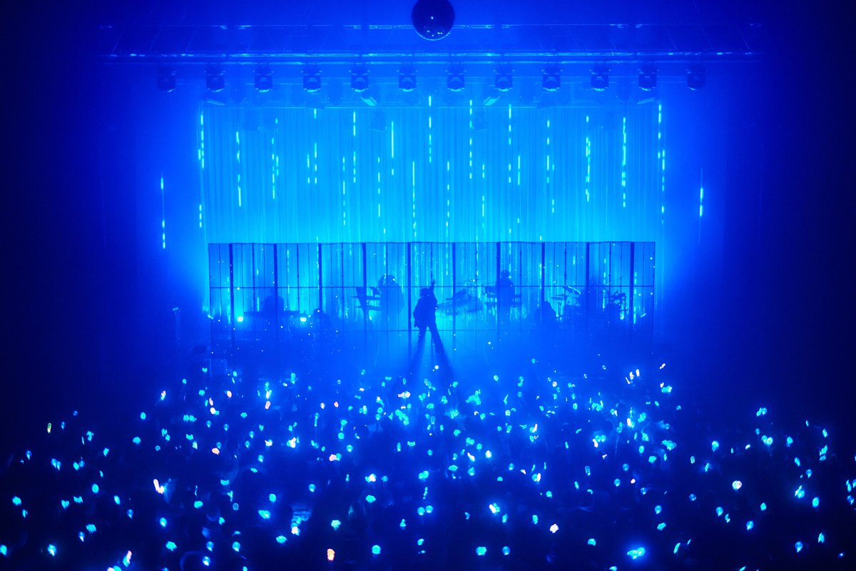 eumza1's tweet photo. 碧い海ツアー名古屋公演、本当に幸せだった楽しかった、来てくれたみんな素敵な夜をありがとうね。やっぱ歌うの大好きだー。残りの公演数がだんだん少なくなっていくのが本当に寂しいけど、北海道、東京、大阪(インフルリベンジ💧)待っててね。名古屋必ずまた会いましょう！

Photo by Hiyoshi "JP" https://t.co/hwhMSnWlpO