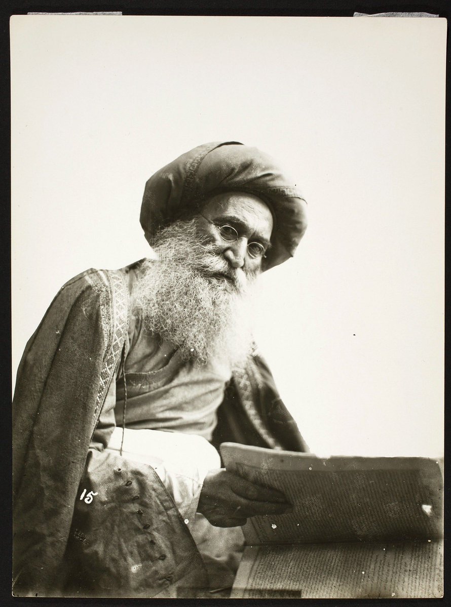 sadmimicat's tweet image. صورة التقطها المصور أنطوان سيفروغين (Antoin Sevruguin) لرجل دين في إيران القاجارية حوالي عام 1870م الى 1928م