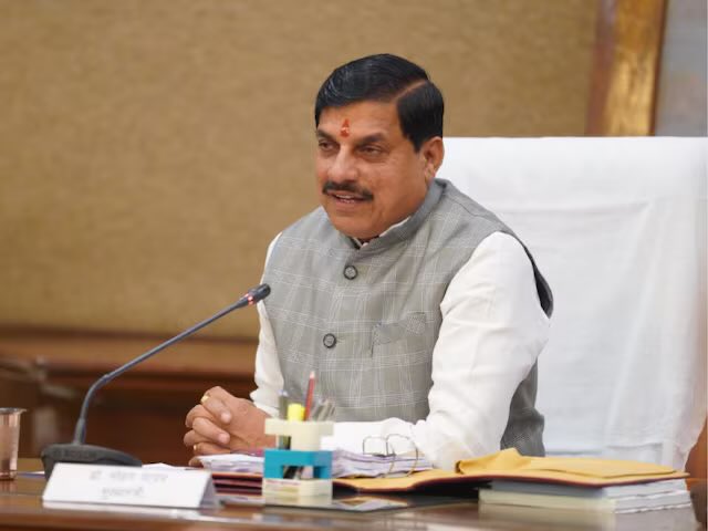 YTKDIndia's tweet image. MP has been ruled by BJP for over 25 yrs.

A few questions for the Chief Minister of MP, Mohan Yadav ji. Please answer them.

• 130 women go missing every day. Is this governance or complete failure of law and order?

• 2,74,311 women reported missing. How many have been found,