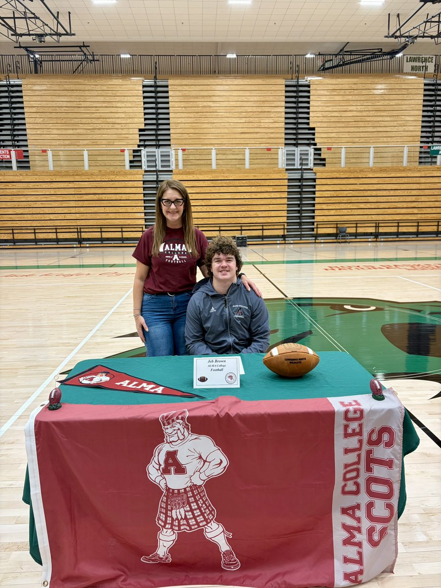 EmilyHaasBrown's tweet photo. Congratulations to Jeb Brown & the other 17 Lawrence North student athletes who signed & committed to college athletics this morning!
Kid, I am so proud of you!!! 🏈🏴
#TeamJeb
#GoScots https://t.co/bgT1PVII2w