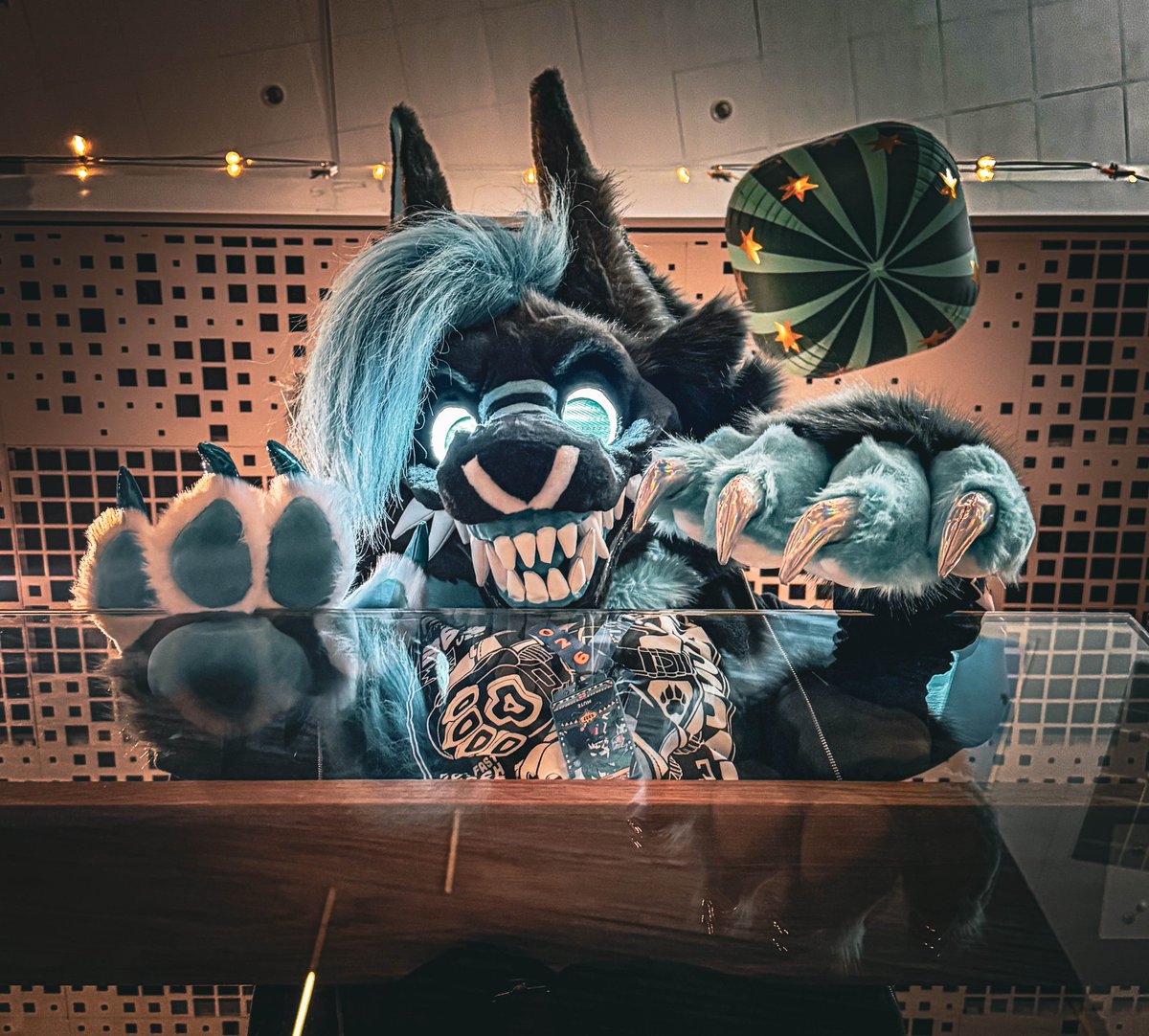 MUTE_GOES_CLICK's tweet photo. Heading out to suit now! Will be outside and walking around the clarion!! Yell at me if you see me ^^!!

#NordicFuzzCon https://t.co/rpwO8Y2Dhq