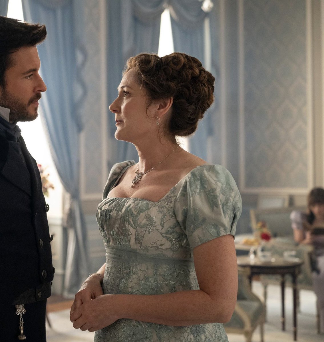 pinkslsg's tweet image. ELOISE IN THE BACK WEARING PURPLEEEEEEEEEEEE