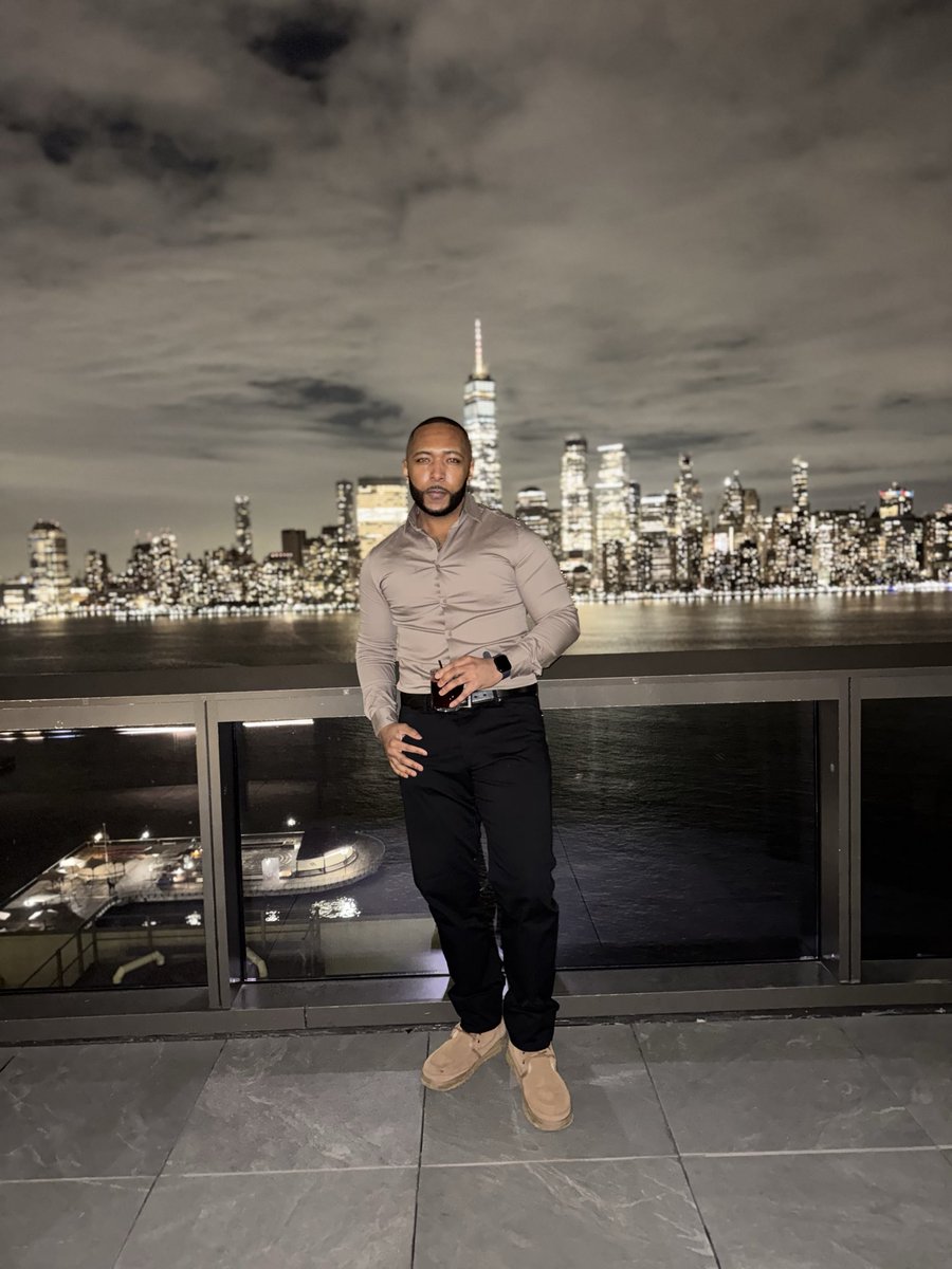 little4Us's tweet photo. Happy Birthday to Me💪🏾🖤💫 https://t.co/rqAsrNKhDN