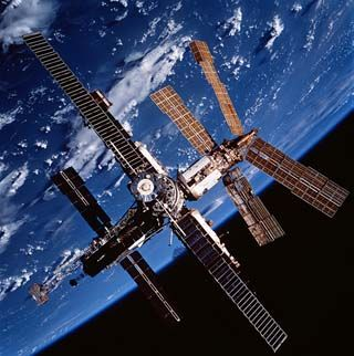 Astro_Cady's tweet image. #OTD 2/20/1986: The USSR launched the core module for its Mir space station. Mir lasted more than 3 times its expected life - 15 years - before burning up over the Pacific ocean in 2001: history.nasa.gov/SP-4225/mir/mi… 
#Mir #spacestation #space