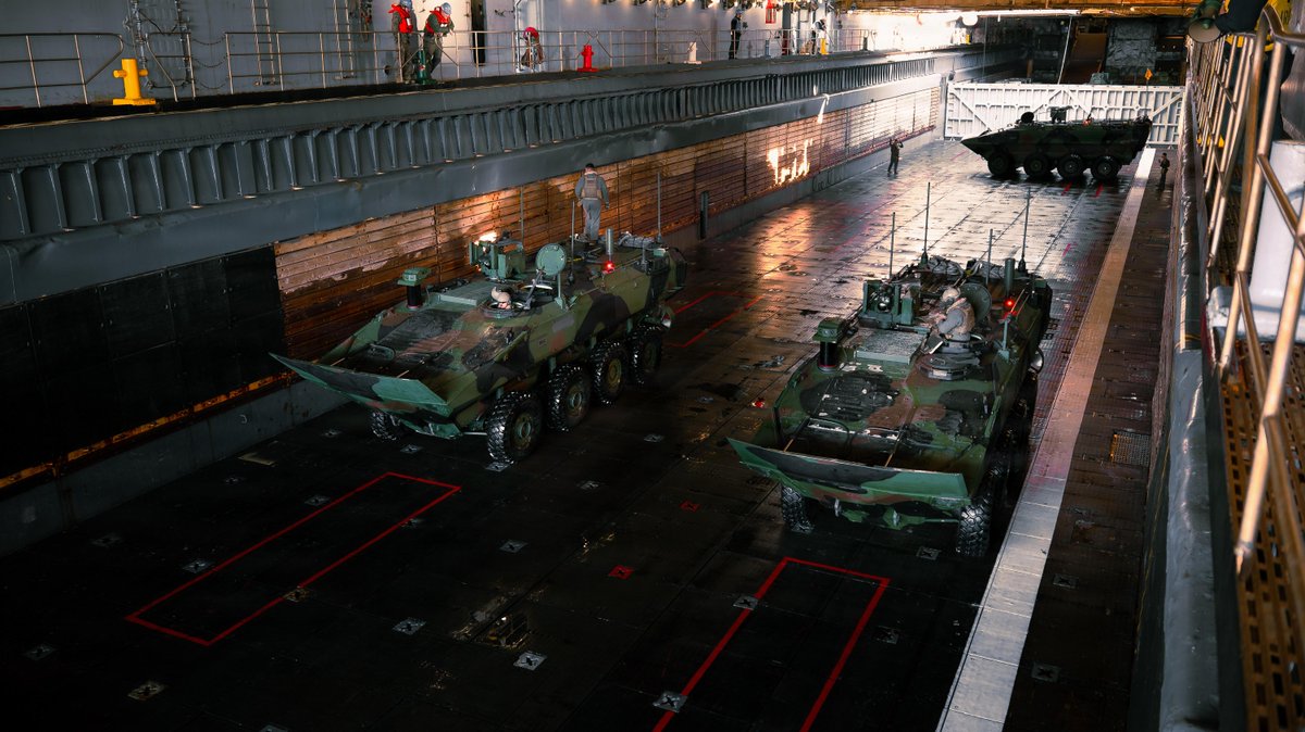 USMC's tweet photo. #Marines assigned to @1st_Marine_Div complete well deck operations aboard amphibious dock landing ship USS Ashland (LSD 48) off the California coast.

Task Force Ashland is a flexible, forward-deployed crisis response force led by the 15th Marine Expeditionary Unit. 

#USMC #SemperFidelis #Warfighters