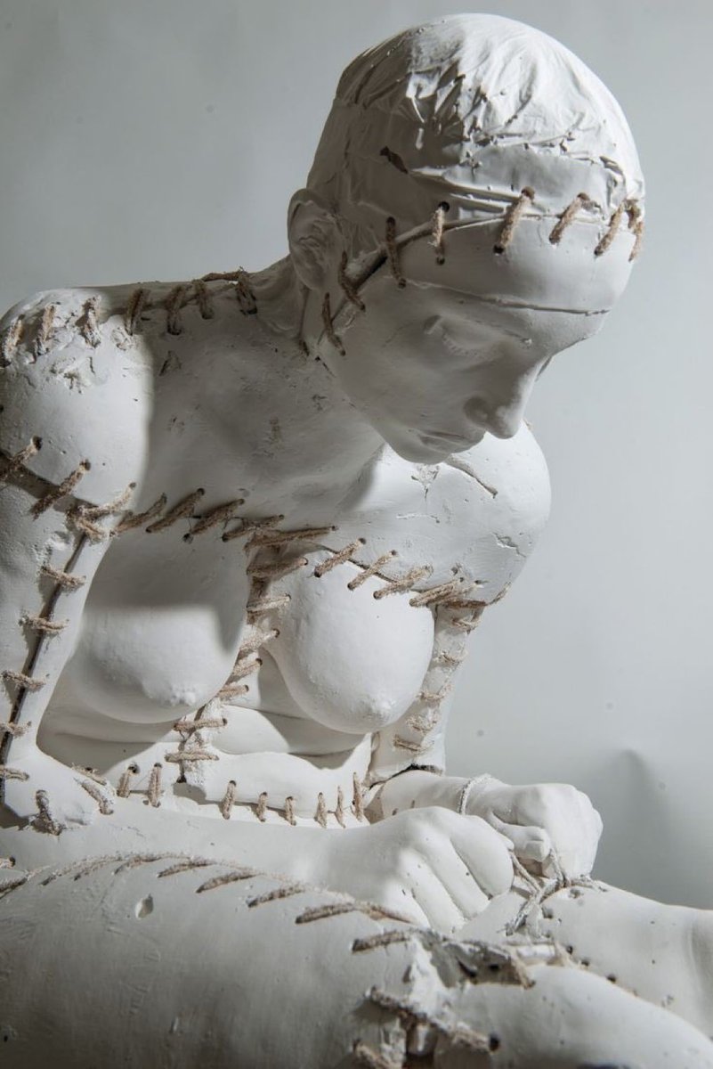 _teamarfoi's tweet image. “tenho medo de estar quebrada demais para ser consertada.”