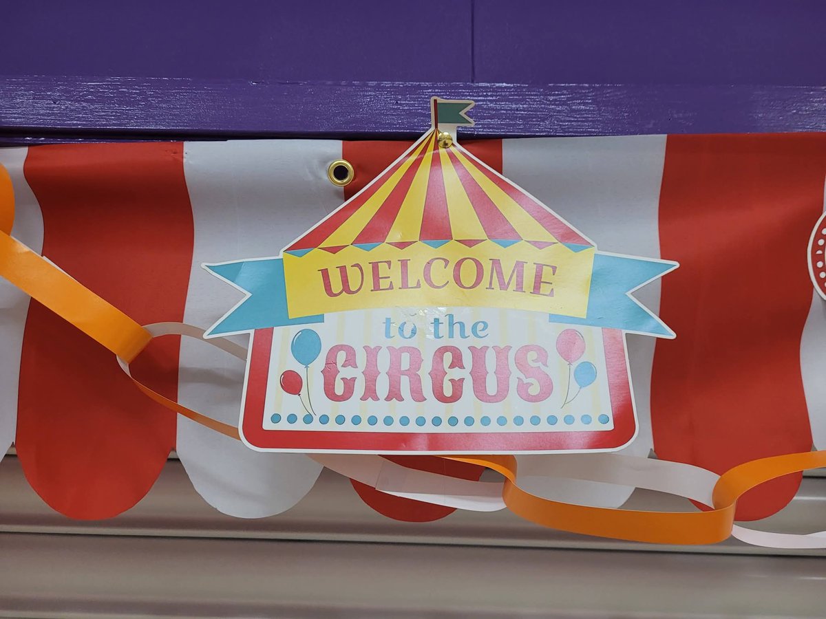 dinner_the65743's tweet photo. The 2 Donna's are amazing! 🎈🤡

These girls put so much into dinnertimes for the children at their primary school. Their theme days are legendary across our region.
They are always going the extra mile.🏆🏅

Today, the Circus came to town 🎪 https://t.co/WDv89g4mu9