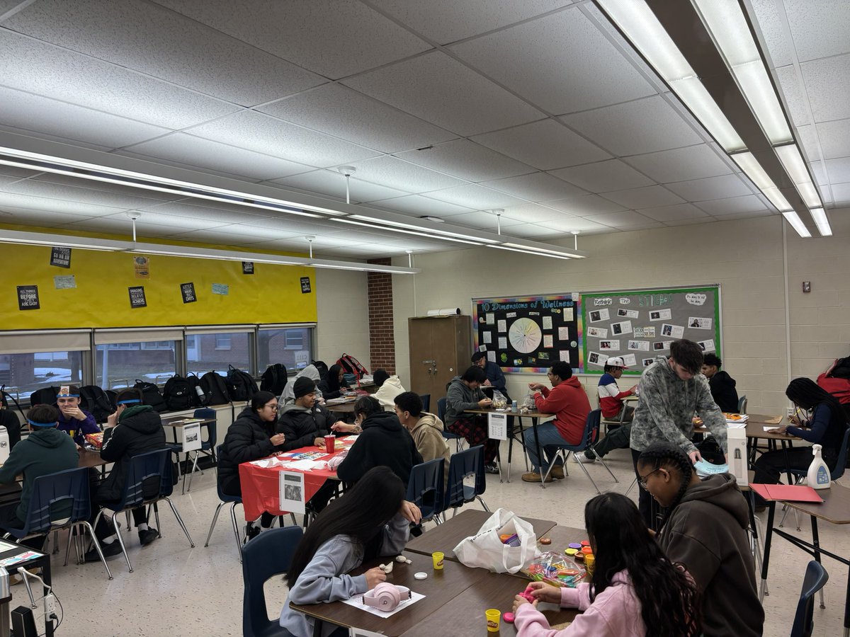 BaroneMrs's tweet photo. Some relaxation station rotation the last 2 days. Learning how to manage stress more effectively through experience.#healthed @EastonAreaSD#healthyminds https://t.co/dbwT0pqKYk