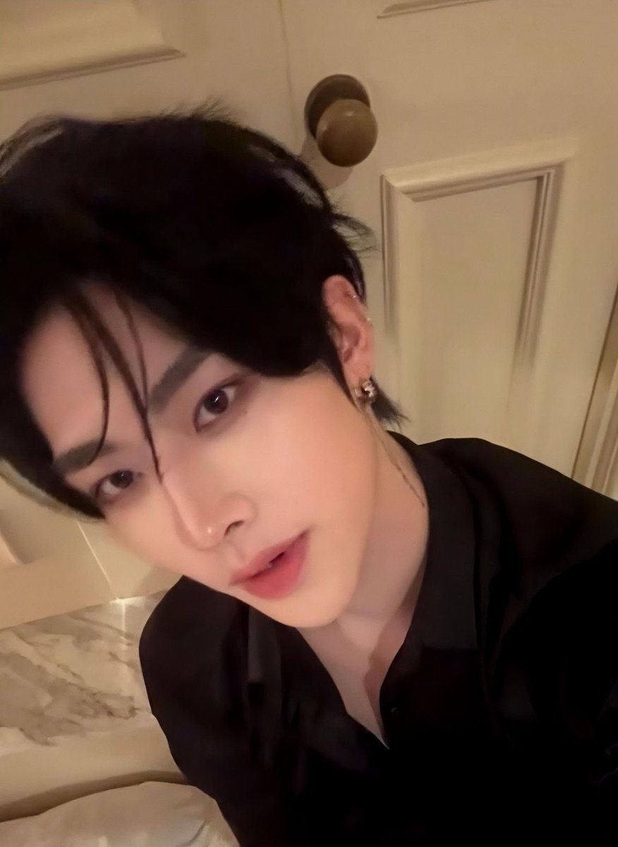 ^_−☆ tweet media