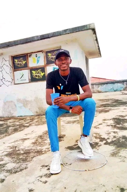 #UPDATE: Les deux journalistes du <a href="/MagazineJimbere/">Jimbere</a>, Olivier #Manirambona et Aline #Niyonizeye, détenus depuis deux jours, ont enfin été libérés provisoirement par le Procureur Général près la Cour d’Appel de #Ntahangwa ce 20 février 2026.
#Shikiriza #FreeOlivierAndAline #Burundi