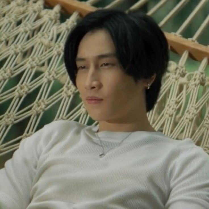 : มาสืบคดีคนเดียว ไม่กลัวเหรอจ๊ะ
: ทำไม มีอะไรให้ผมต้องกลัวหรือไง
: พี่จ๋าไม่เคยได้ยินเหรอจ๊ะ เสือสมิงน่ะ มันกลายร่างเป็นคนได้ด้วยนะ
: มีจริงก็โผล่มาให้เจอแล้วสิ
: ยินดีที่ได้เจอจ้ะ