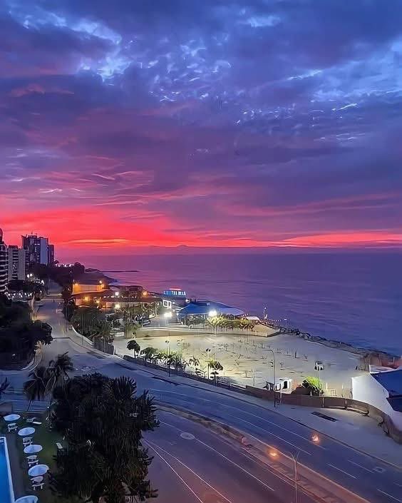 GianlucaCoccon1's tweet photo. Espectacular atardecer 
MACUTO bajada del playón 
La Guaira Litoral Central 
🇻🇪🇻🇪🇻🇪🇻🇪🇻🇪🇻🇪🇻🇪🇻🇪🇻🇪🇻🇪🇻🇪🇻🇪
@venezuelaenfoto https://t.co/lYyRiq5uti
