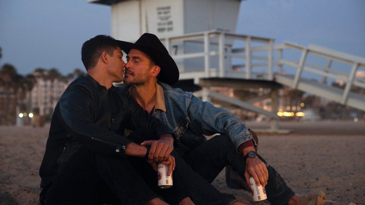 oxentepipoca's tweet photo. Novo curta de Aly Muritiba, 'America', foi selecionado para o BFI Flare: London LGBTQIA+ Film Festival 2026.

O filme, estrelado por Luca Castellani e Cheyenne Jackson, narra uma história de amor entre um imigrante brasileiro nos EUA e um escritor norte-americano. 🇧🇷🇺🇸 https://t.co/kaLOgpetfD