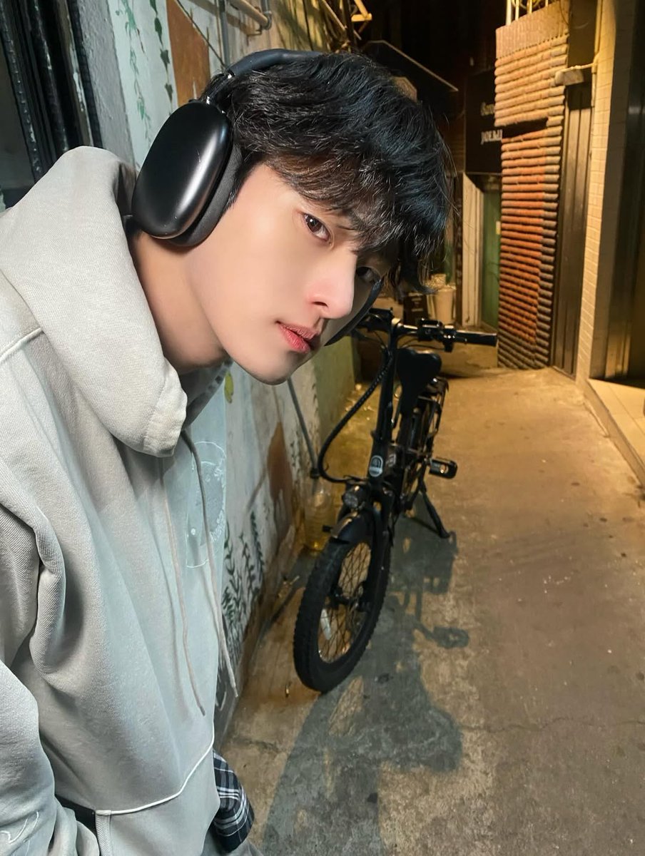 ㅤㅤ‹ ig @/junho.mcal › 

🎧🎶

#JEONGJUNHO #정준호 #JUNHO #준호