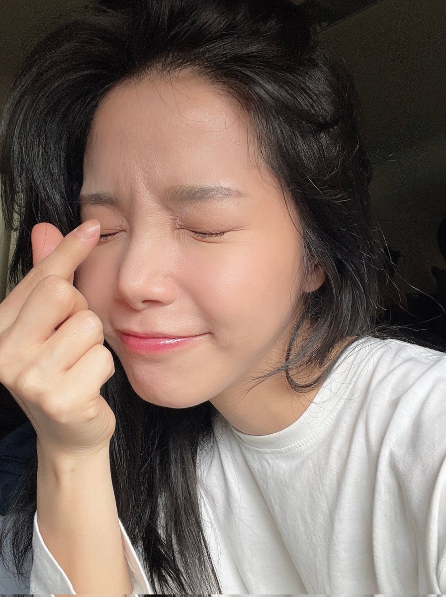 Kimsally_iceJ's tweet photo. 우리 제일 귀엽고 예쁘고 착하고 가장 위대한 언니
생일 축하해 🎂 🥳 🎉 
love u  kisskiss💋

#solar #솔라 #마마무 #MAMAMOO https://t.co/lKyRiaDfxP