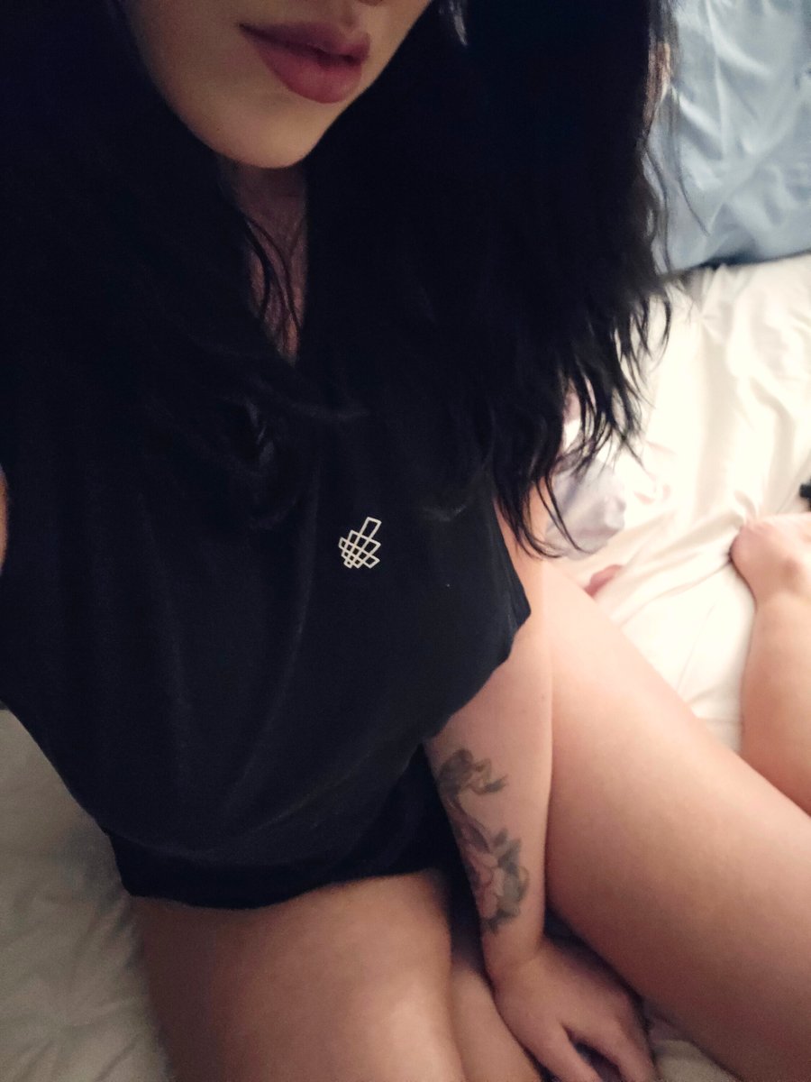 ChloeJoyyyaAA's tweet photo. Will you give me a massage? I'm waiting. https://t.co/GIoAhNyAgw