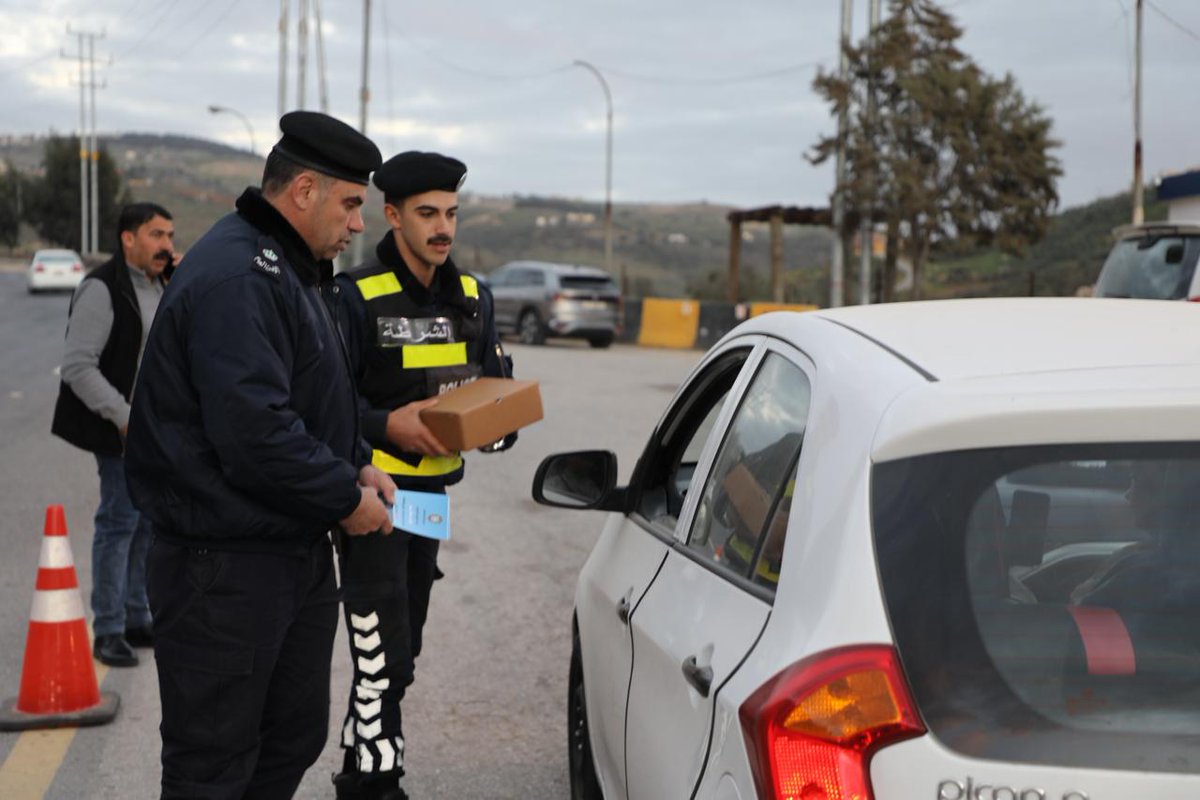 Police_Jo's tweet image. مبادرة "إفطار صائم" للدوريات الخارجية.. توعية مرورية وقيم إنسانية في الشهر الفضيل 
facebook.com/share/p/1CDsY8…

#الأمن_العام #الأردن