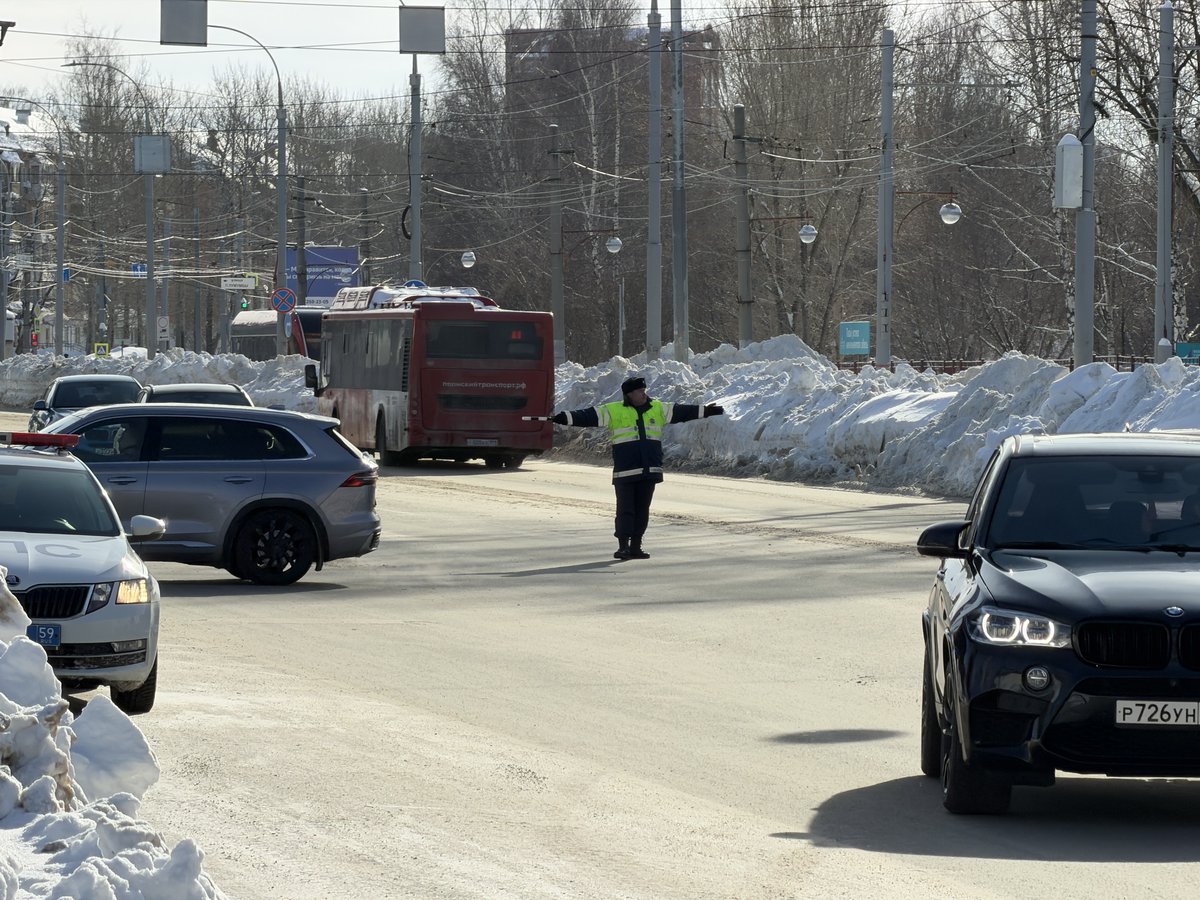 - Всем шампанского за счёт ГИБДД!